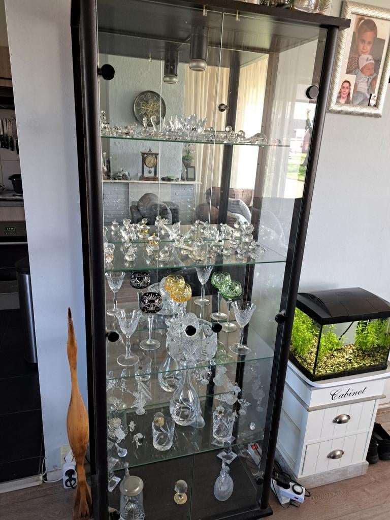 Glazen vitrine zonder inhoud, Ophalen