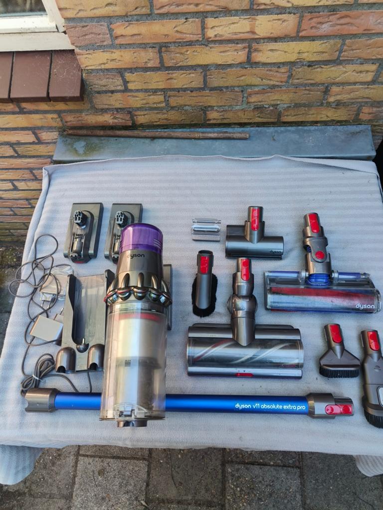 Dyson V11 Absolute Extra Pro set, Ophalen of Verzenden, Zo goed als nieuw