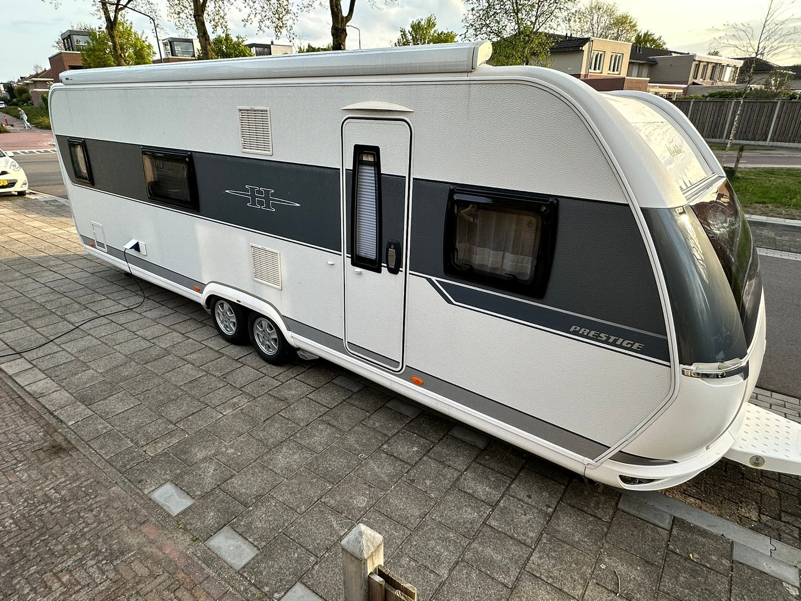 Hobby 720 KFU Prestige 2017| Mover | Airco Stapelbed | Tent, Caravans en Kamperen, Prestige, Omvormbare zithoek, Rondzit, Hobby