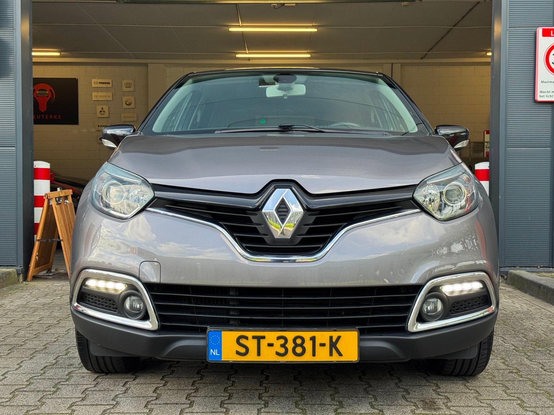 Renault Captur 0.9 TCe Helly Hansen / TREKHAAK / KEYLESS / C, Auto's, Voorwielaandrijving, Gebruikt, Huisgarantie, Met garantie (alle)