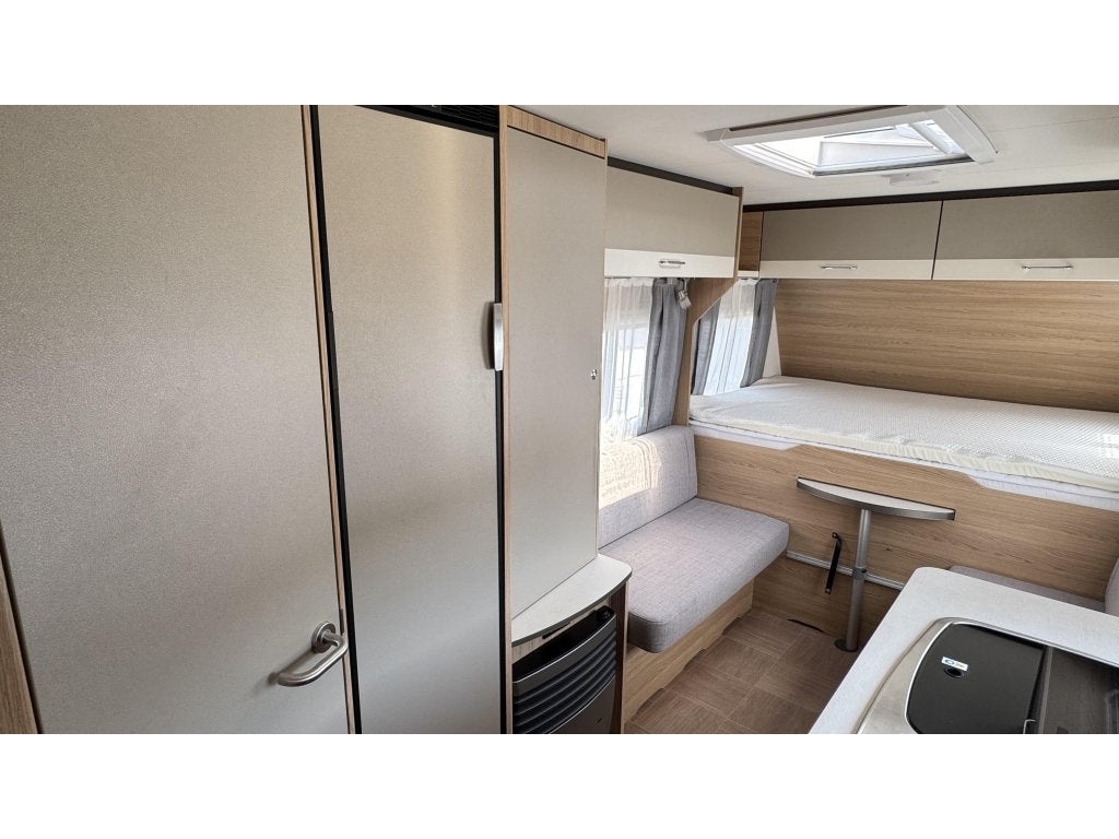 LMC Sassino 470 K Stapelbed -, Standaardzit, Dwarsbed, Bedrijf, 5 tot 6 meter