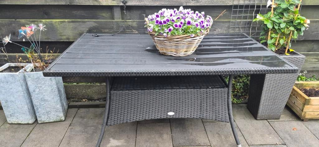 Mooie tuintafel van Jutlandia, Ophalen