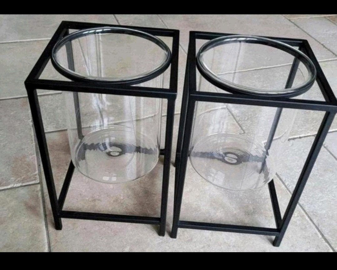 2 vazen met metalen omhulsel.  per 2 voor 15,- te koop.!., Ophalen, Zo goed als nieuw, Zwart, Glas