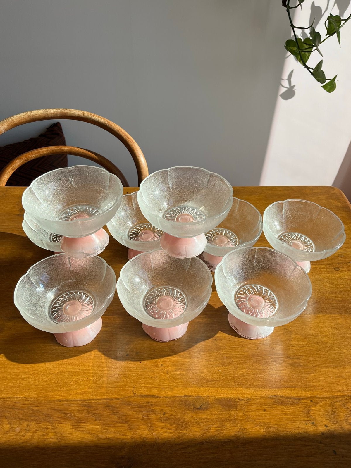 Set van 9 Vintage roze frosted glazen dessertcoupes, Ophalen