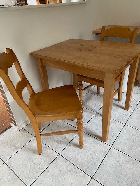 kleine eettafel met twee stoelen (eiken), Huis en Inrichting, Tafels | Eettafels, Ophalen, 50 tot 100 cm, Eikenhout, Tot twee personen