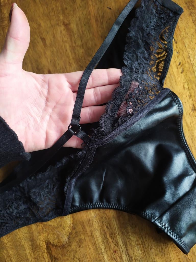 Leer look  slipjes, Kleding | Dames, Ondergoed en Lingerie, Ophalen of Verzenden, Zwart, Slip