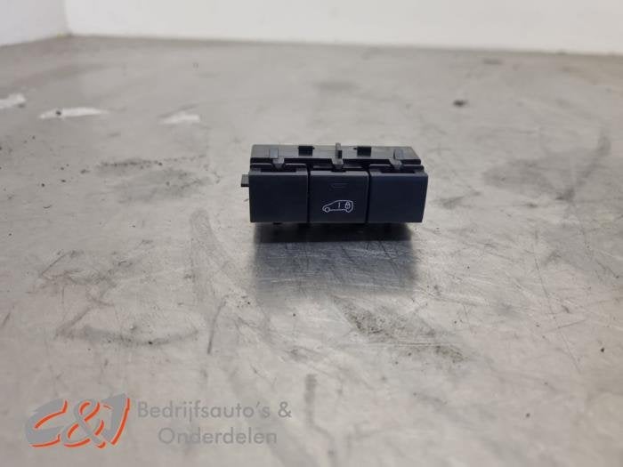 Centrale deurvergrendeling Schakelaar van een Toyota Pro-Ace, Gebruikt, -, -, Ophalen of Verzenden