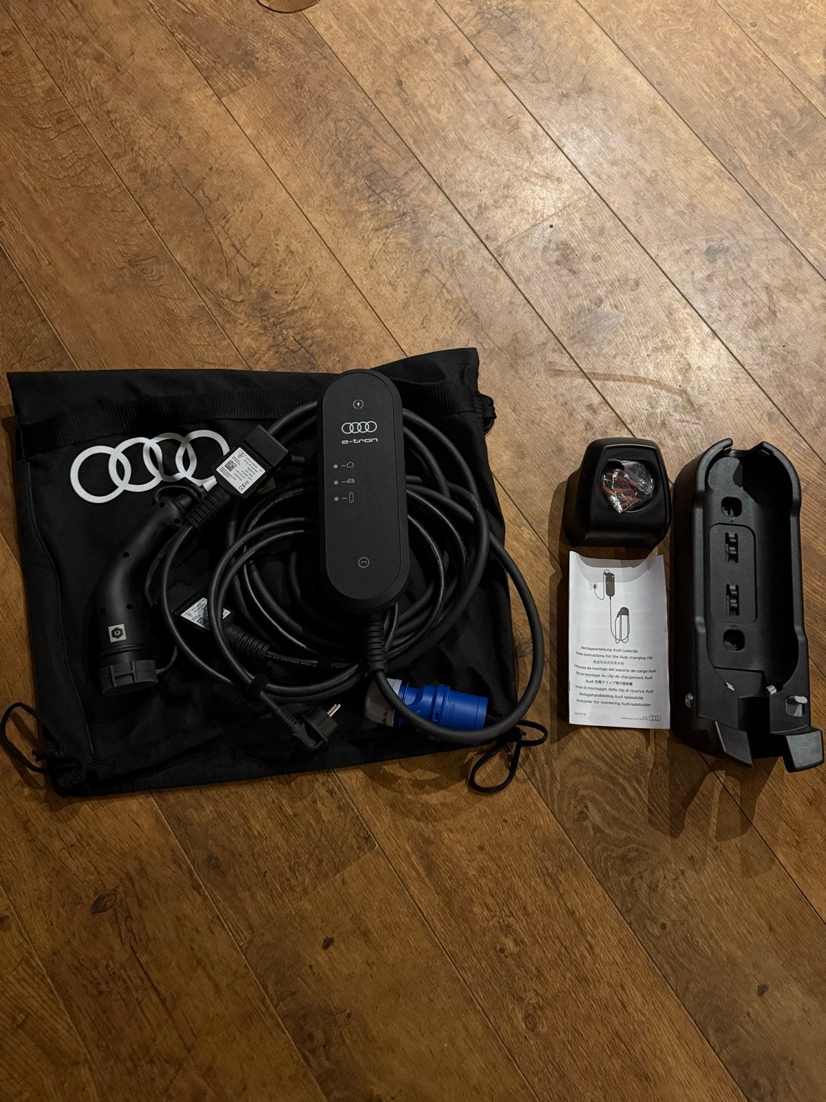 Audi e-tron Thuislader 7,2kW Type 2 met wandhouder, Verzenden, Zo goed als nieuw