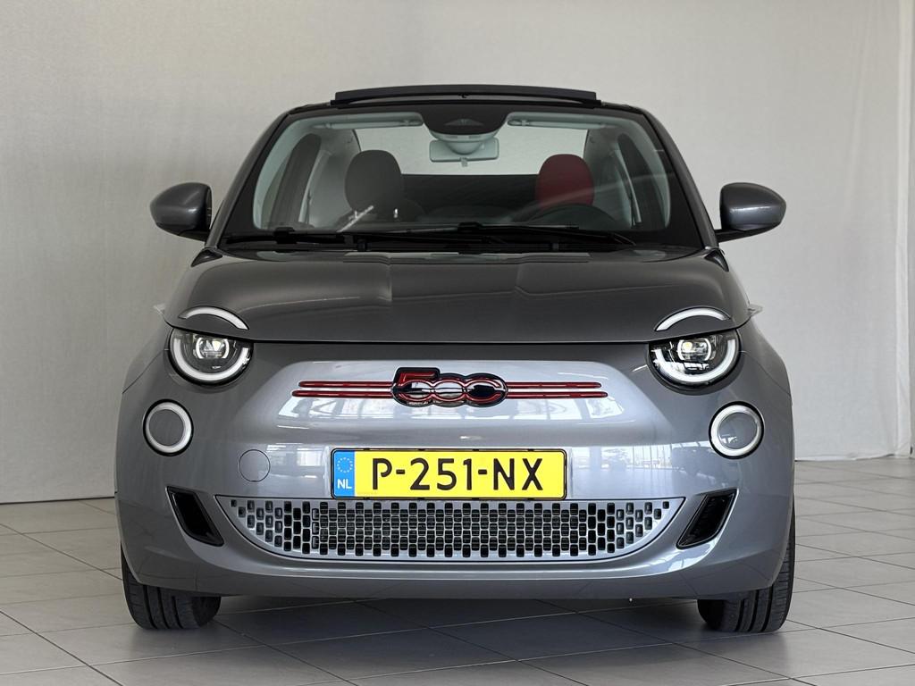 Fiat 500C Elektrisch Cabrio RED Edition | Apple-Android | Na, 15 min, Stof, 50 €/maand, 4 stoelen