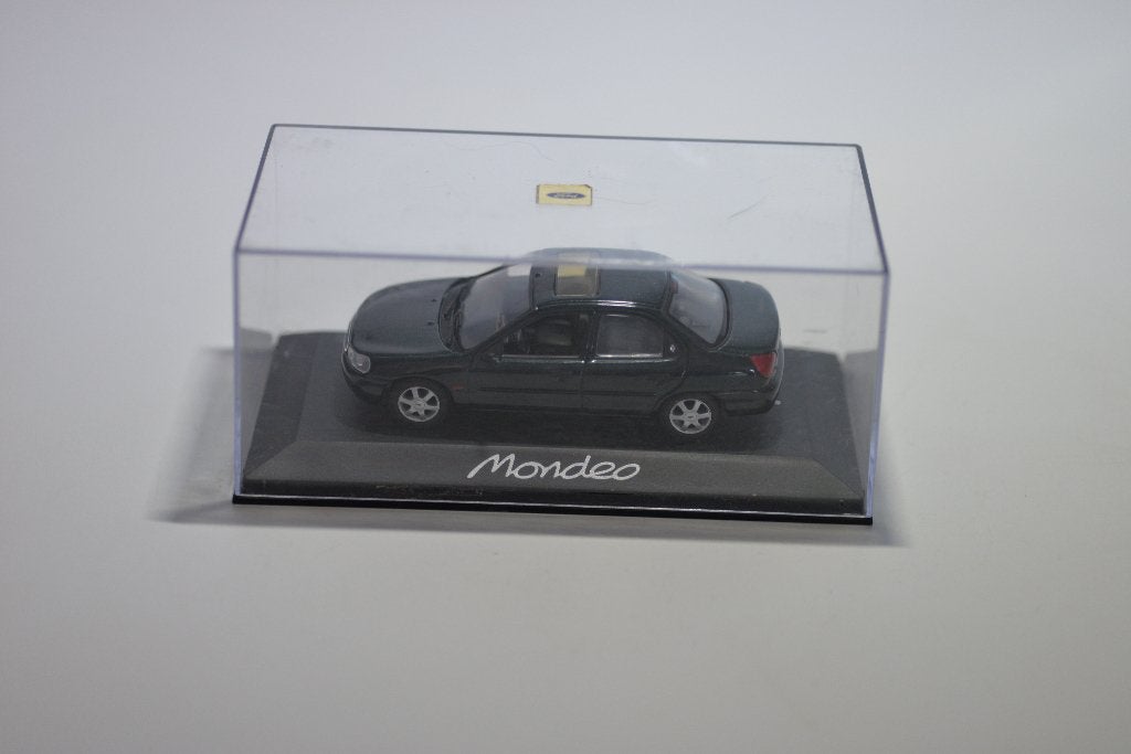 Minichamps Ford Mondeo Mk.1 donker groen, Hobby en Vrije tijd, Minichamps, -, Ophalen of Verzenden, Zo goed als nieuw