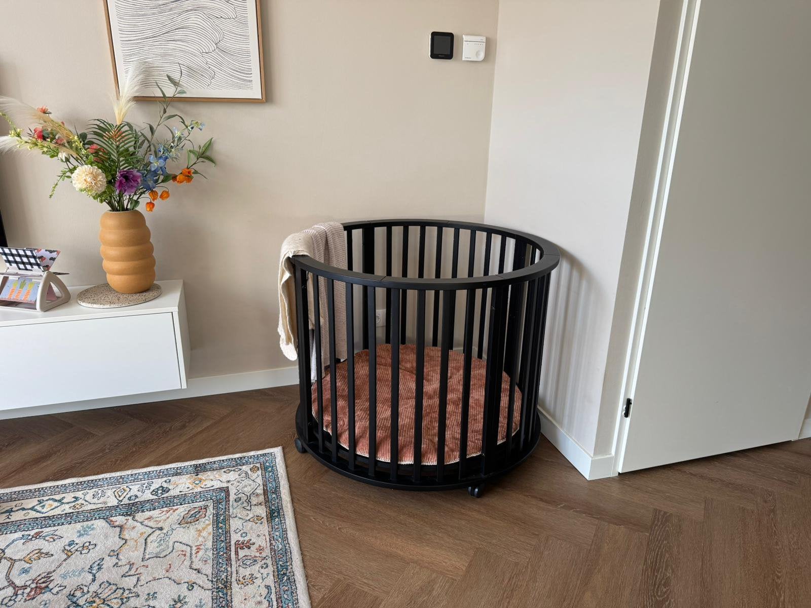 Nette Europe Baby Circa ronde box - zwart, Ophalen, Zo goed als nieuw, Rond, Boxkleed