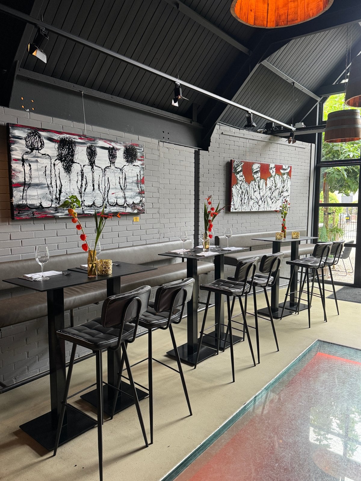 Moderne barstoelen en tafels, ideaal voor horeca, Ophalen, Zwart, Zo goed als nieuw, Metaal