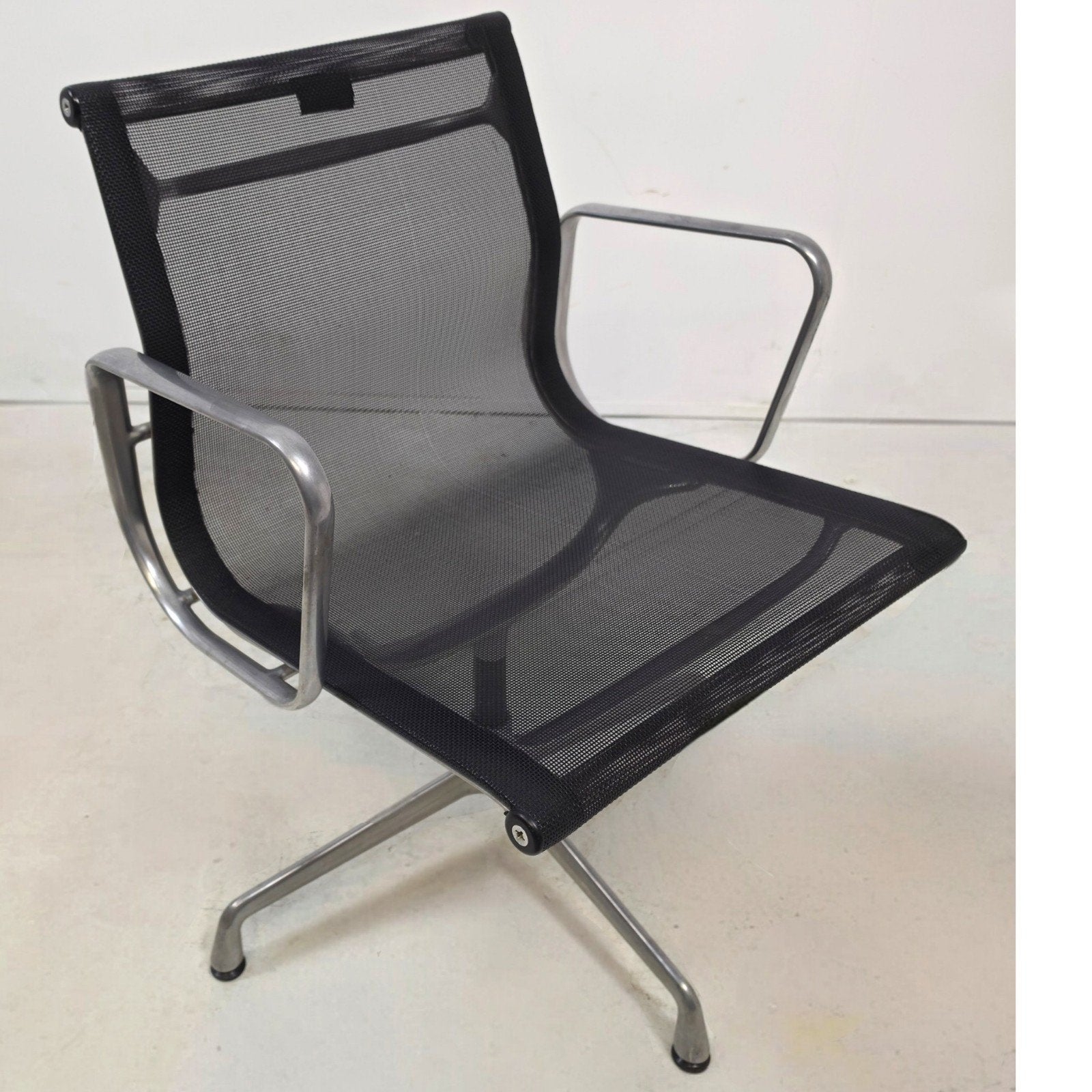 7x Vitra 108 Eames stoelen 90s vintage netweave aluminium, Ophalen, Gebruikt, Zwart