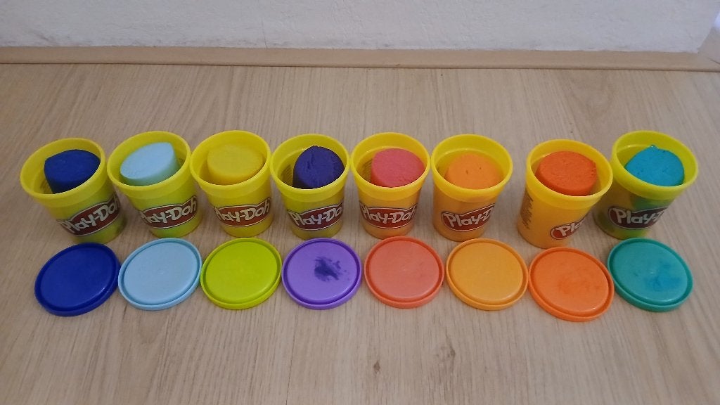 8 potjes nieuwe Playdoh klei en veel verschillende vormpjes, Ophalen of Verzenden, Nieuw, Knutselen