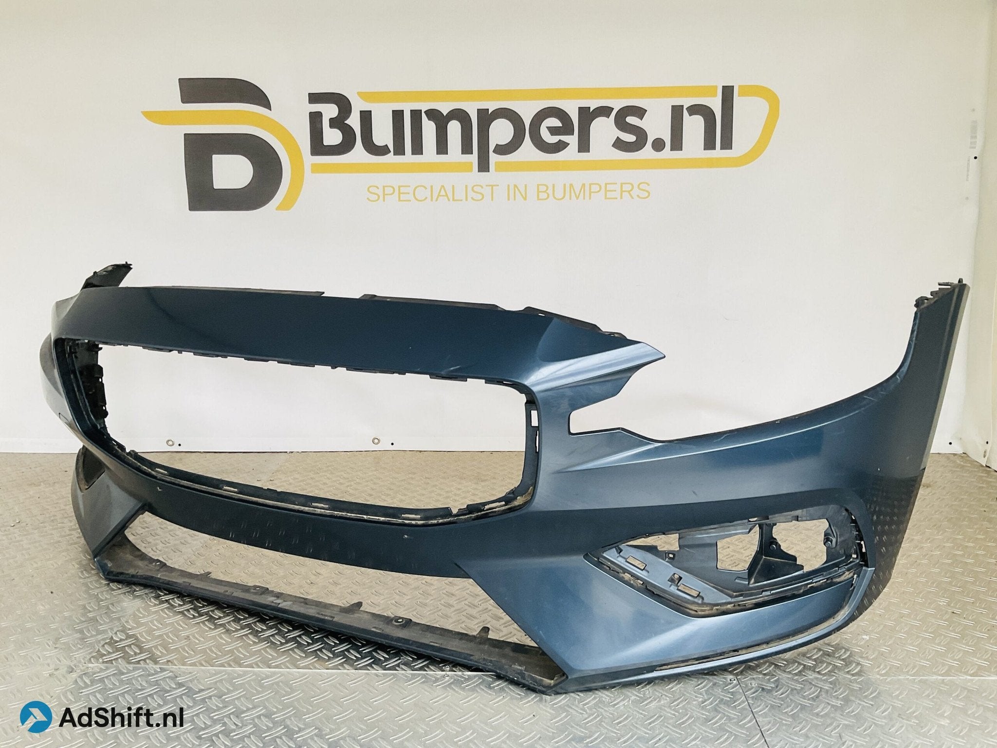 Bumper Volvo XC60 XC-60 2017-2021 31425160 Voorbumper 1-E5-1, Bumper