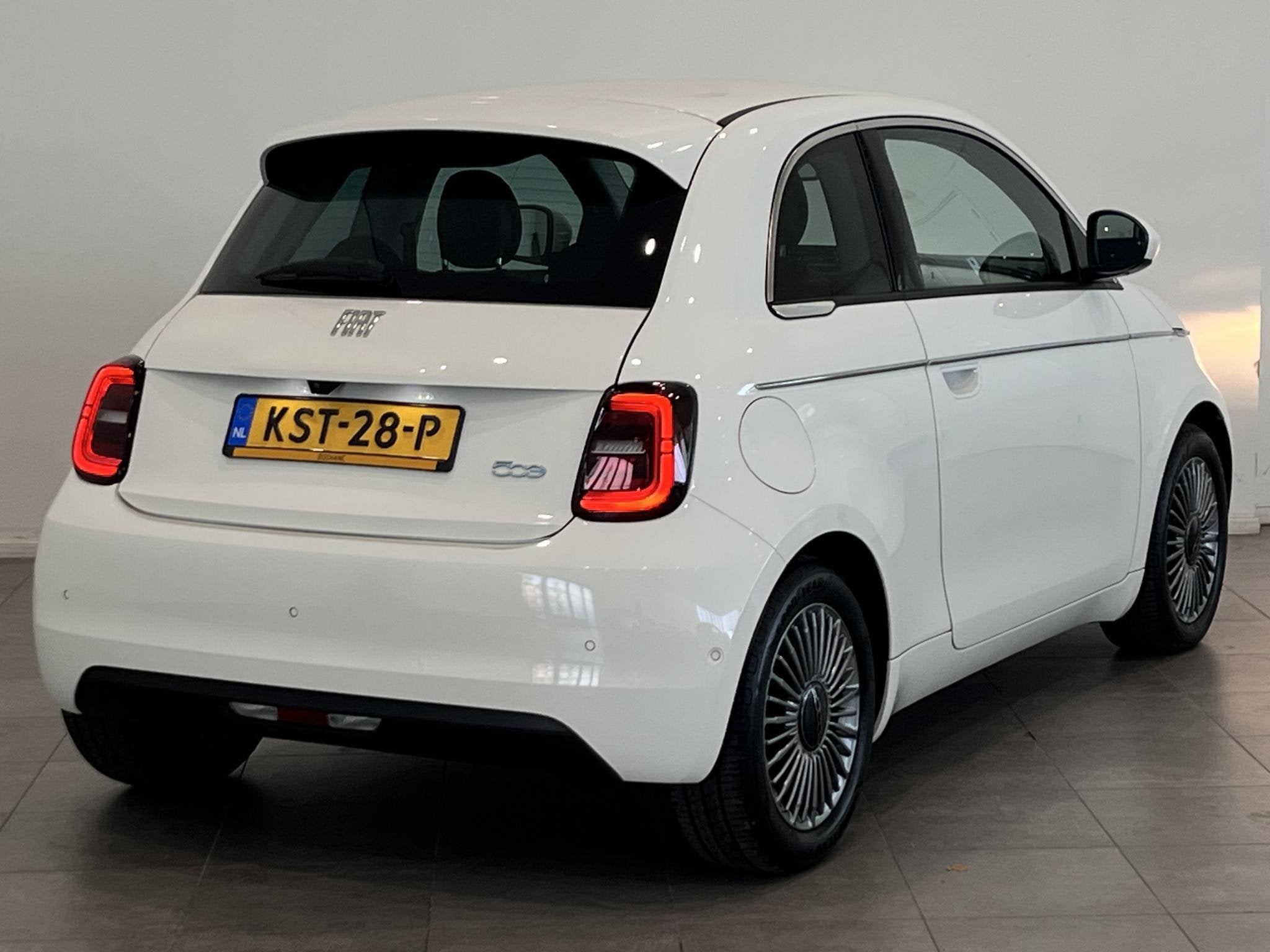 Fiat 500 Urban 42 kWh | 96,3% SOH | Stoelverwarming | Climat, Auto's, Stof, Gebruikt, Met garantie (alle), 4 stoelen