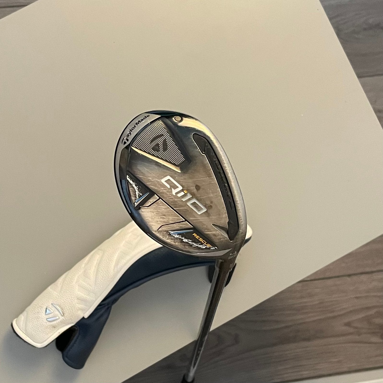 TaylorMade Qi10 Hybrid 4 | 22 | Stiff | Topstaat, Sport en Fitness, Golf, Ophalen of Verzenden, Gebruikt, Club, Overige merken