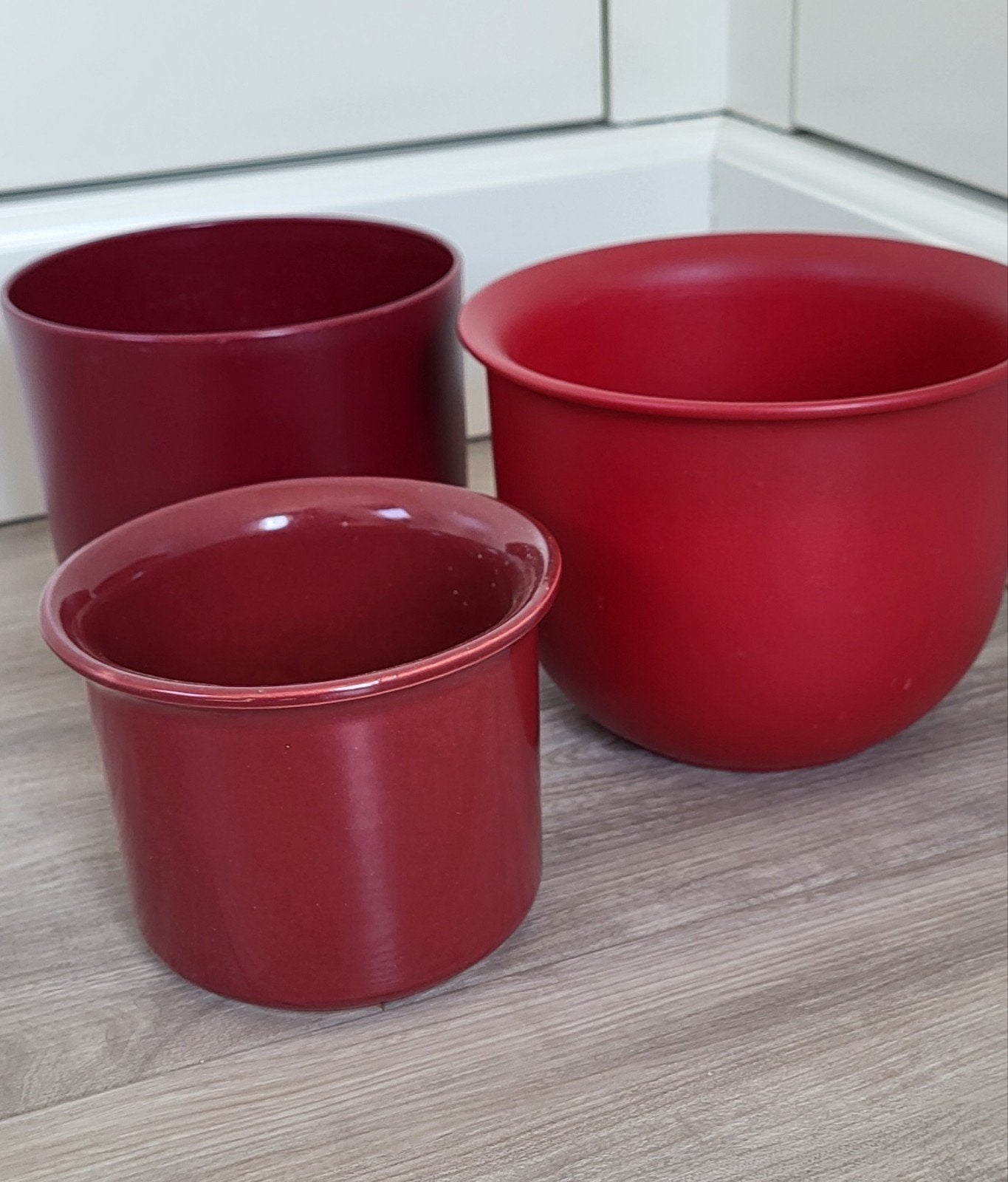3 Rode bordeauxrood Bloempotten - Diameter 10,13 en14 cm, Rond, Ophalen of Verzenden, Zo goed als nieuw, Balkon