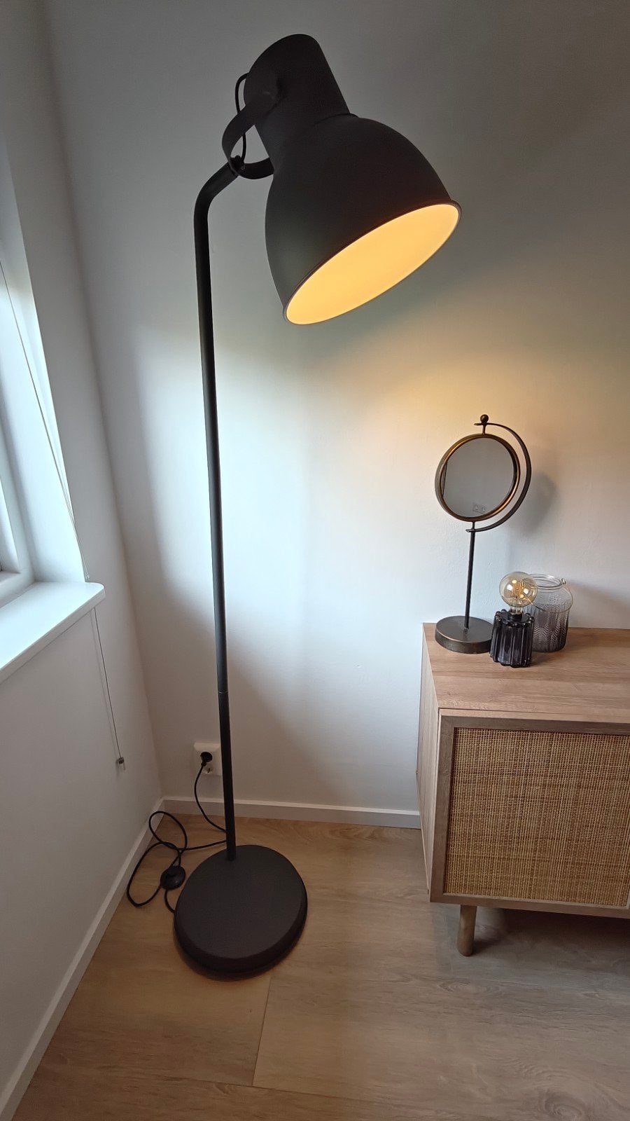 Ikea Hektar staande lamp - donkergrijs, Ophalen, Modern, Industrieel, E27 (groot), Zo goed als nieuw