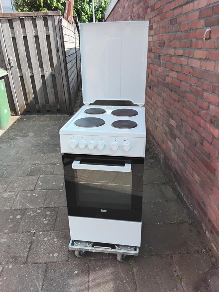 Beko Elektrisch Fornuis met Oven - Vrijstaand, Ophalen, Gebruikt, 4 kookzones, 85 tot 90 cm