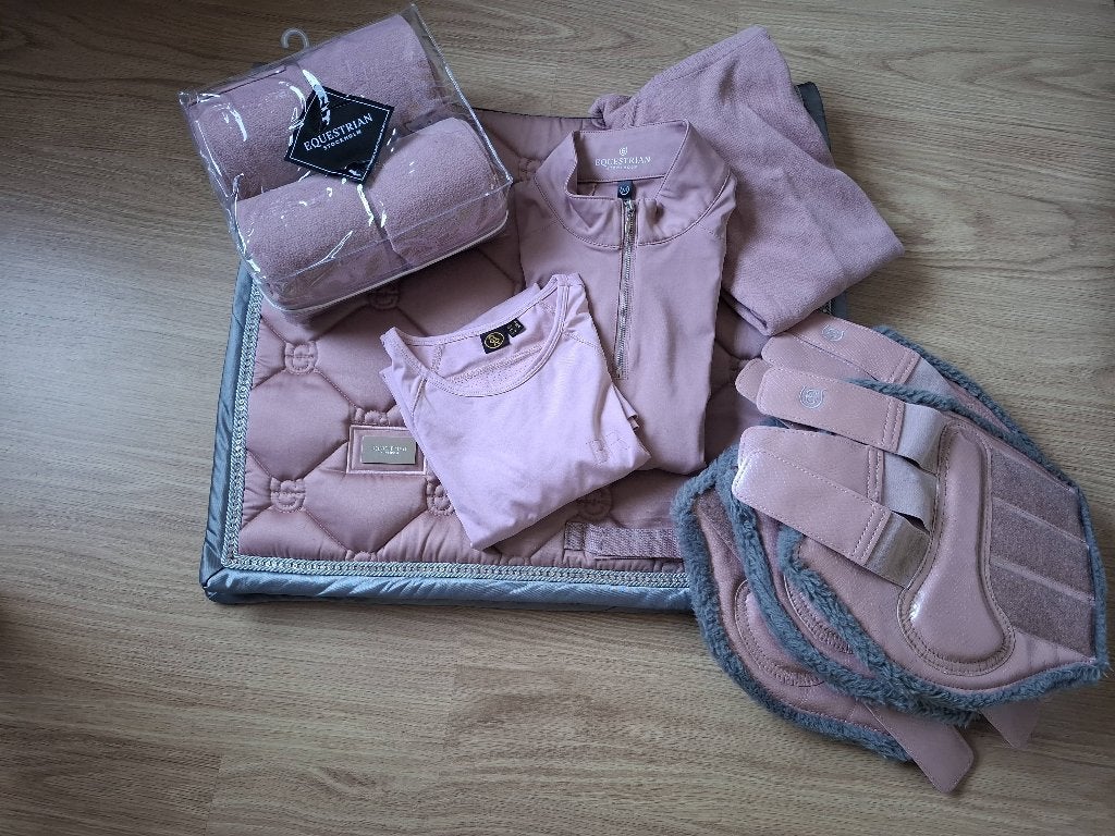 Pink Crystal paarden set Equestrian Stockholm, Dieren en Toebehoren, Full (L), Dressuurdekje, Equestrian Stockholm, Ophalen of Verzenden