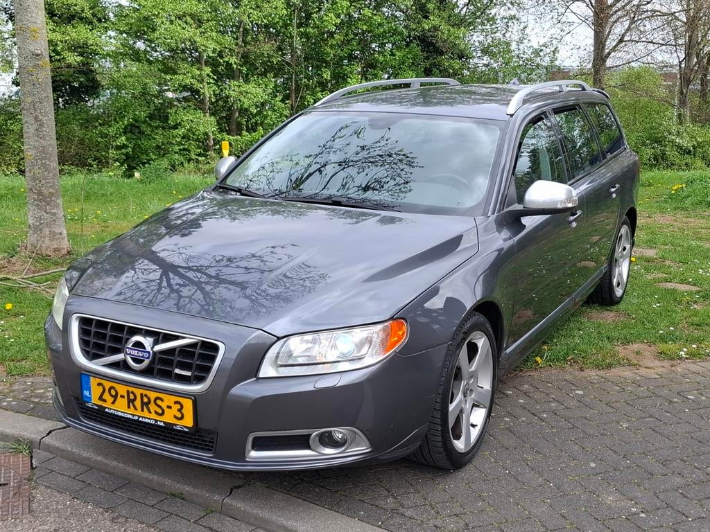 Volvo V70 2.0T R-DESIGN AUTOMAAT - LEDER - NAVI - TREKHAAK, Auto's, Euro 5, 1800 kg, Zwart, 4 cilinders