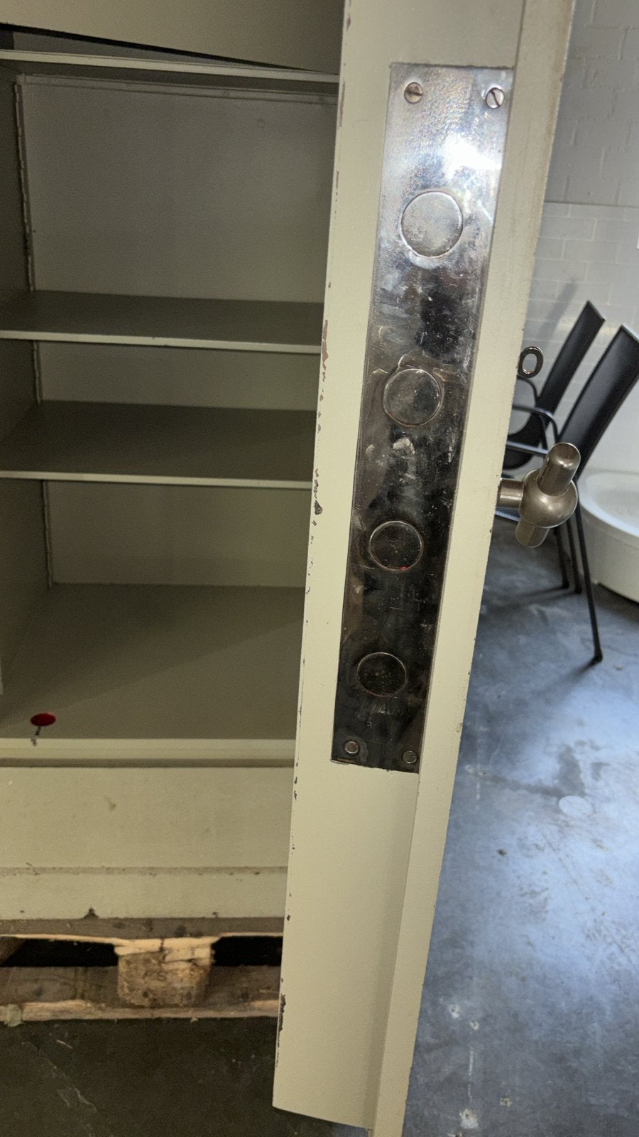 Grote stevige brandkast met sleutels en planken, Huis en Inrichting, Brandblussers en Brandkasten, Ophalen of Verzenden, Gebruikt
