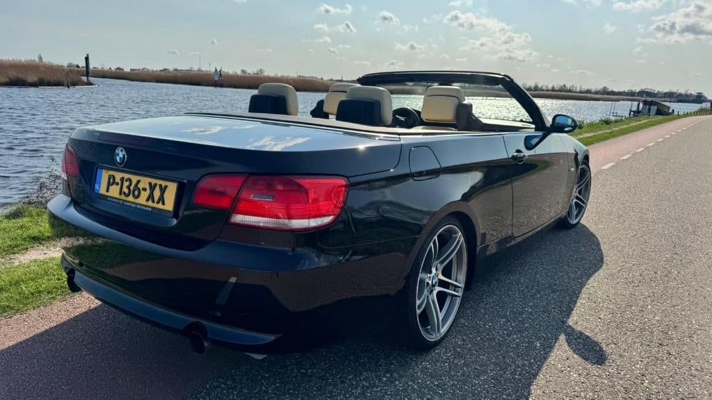 BMW 335i Uniek Handbak Cabrio HighEx 2009 Individual M-Sport, Achterwielaandrijving, Beige, Parkeerassistent, Cabriolet