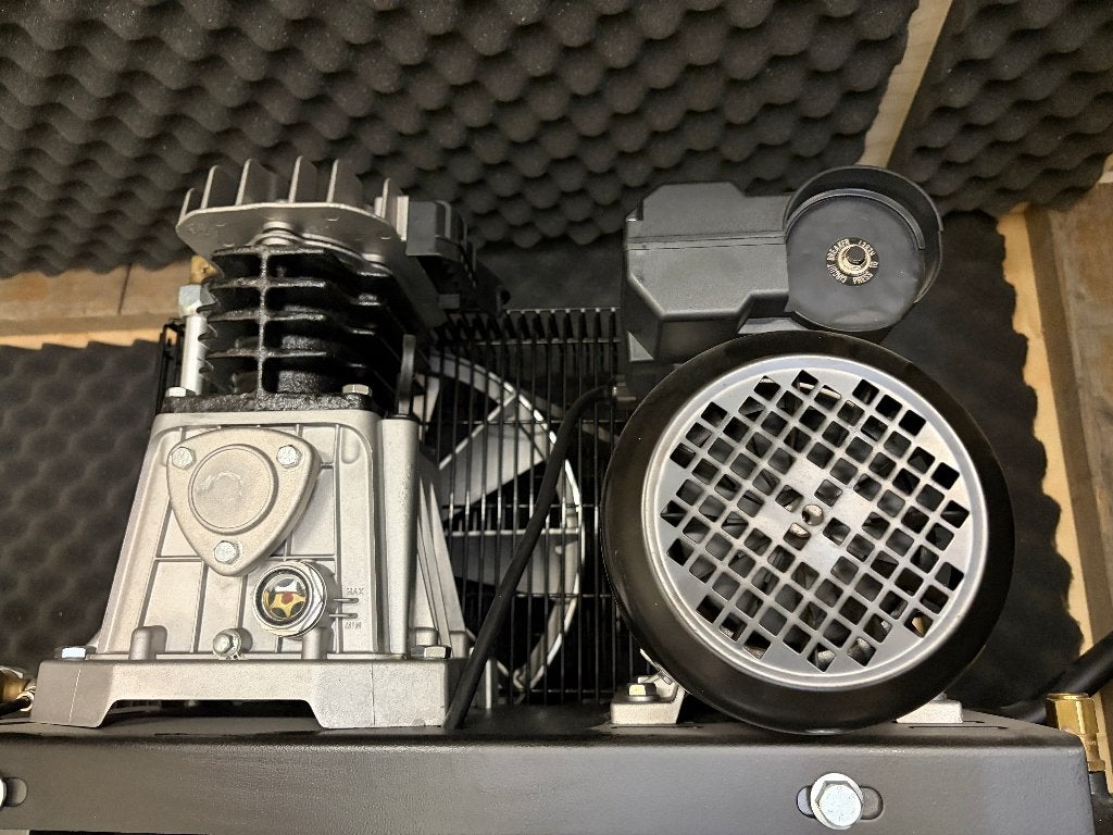 Airmecc KF100350M zuigercompressor, Ophalen, Zo goed als nieuw, 200 tot 400 liter/min, Mobiel