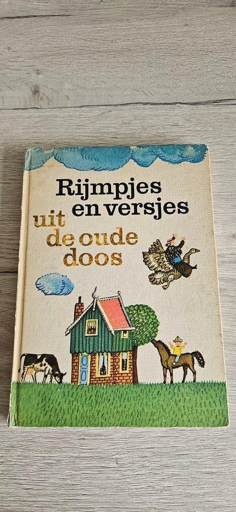 Zeer oud boek met rijmpjes en versjes uit de oude doos, Ophalen of Verzenden, Gelezen, Fictie algemeen