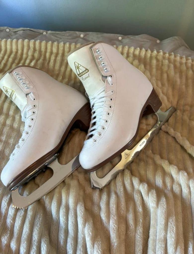 Witte kunstschaatsen – mooie staat ️, Ophalen, Zo goed als nieuw, Kunstschaatsen, Overige merken