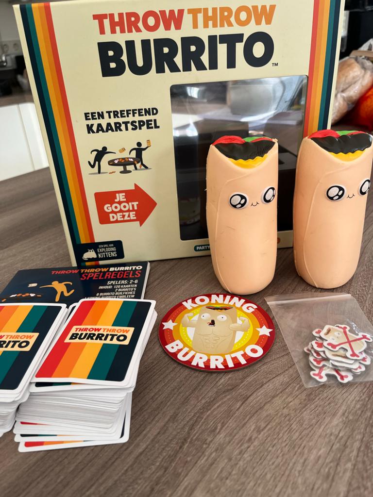 Throw Throw Burrito - Het hilarische kaartspel!, Een of twee spelers, Ophalen of Verzenden, Zo goed als nieuw