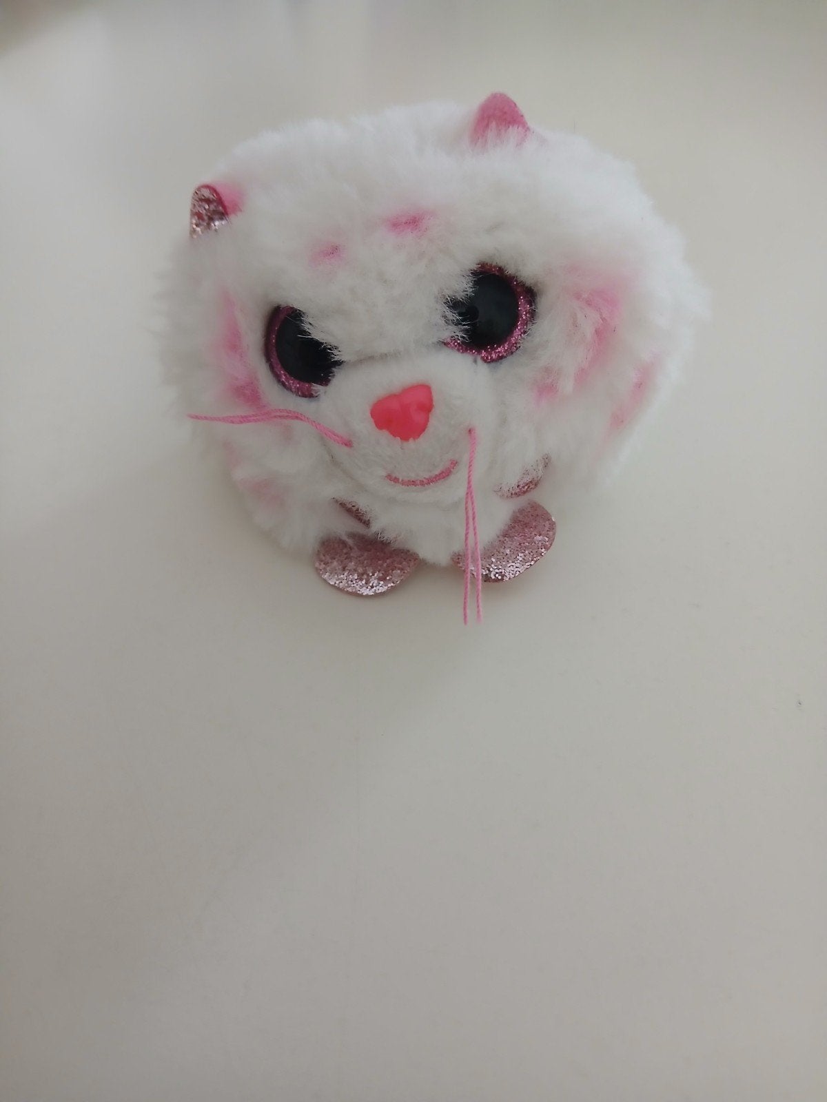Schattige witte pluche kat met roze accenten, Kinderen en Baby's, Speelgoed | Knuffels en Pluche, Ophalen of Verzenden, Kat, Klein (minder dan 20 cm)