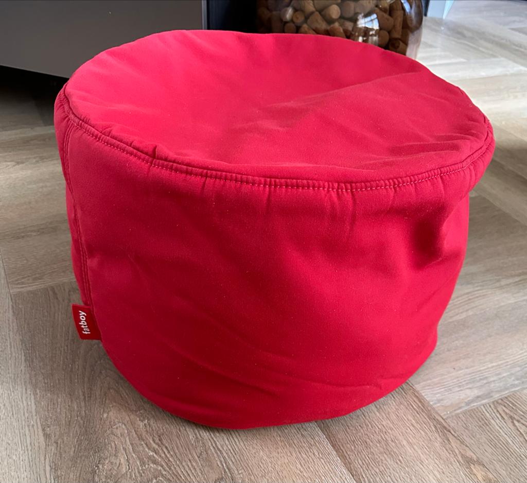 Fatboy Point poef in de kleur rood, Huis en Inrichting, Banken | Voetenbanken en Poefen, Ophalen, Rond, Minder dan 50 cm, Zo goed als nieuw