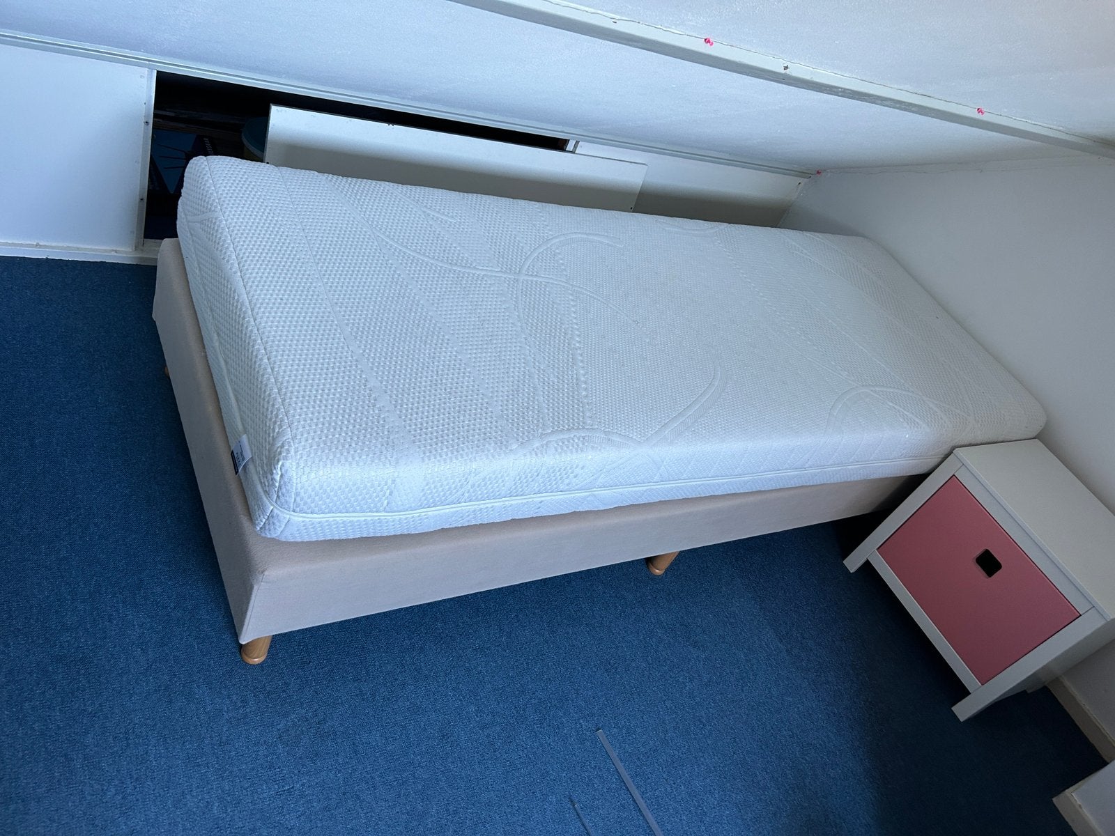 Boxspring en matras 220 x 90, Huis en Inrichting, Ophalen, 90 cm, Eenpersoons, Zo goed als nieuw