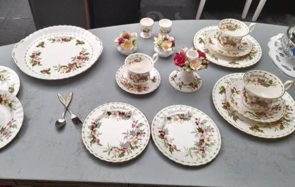 Div royal albert servies december los te.koop, Antiek en Kunst, Ophalen of Verzenden