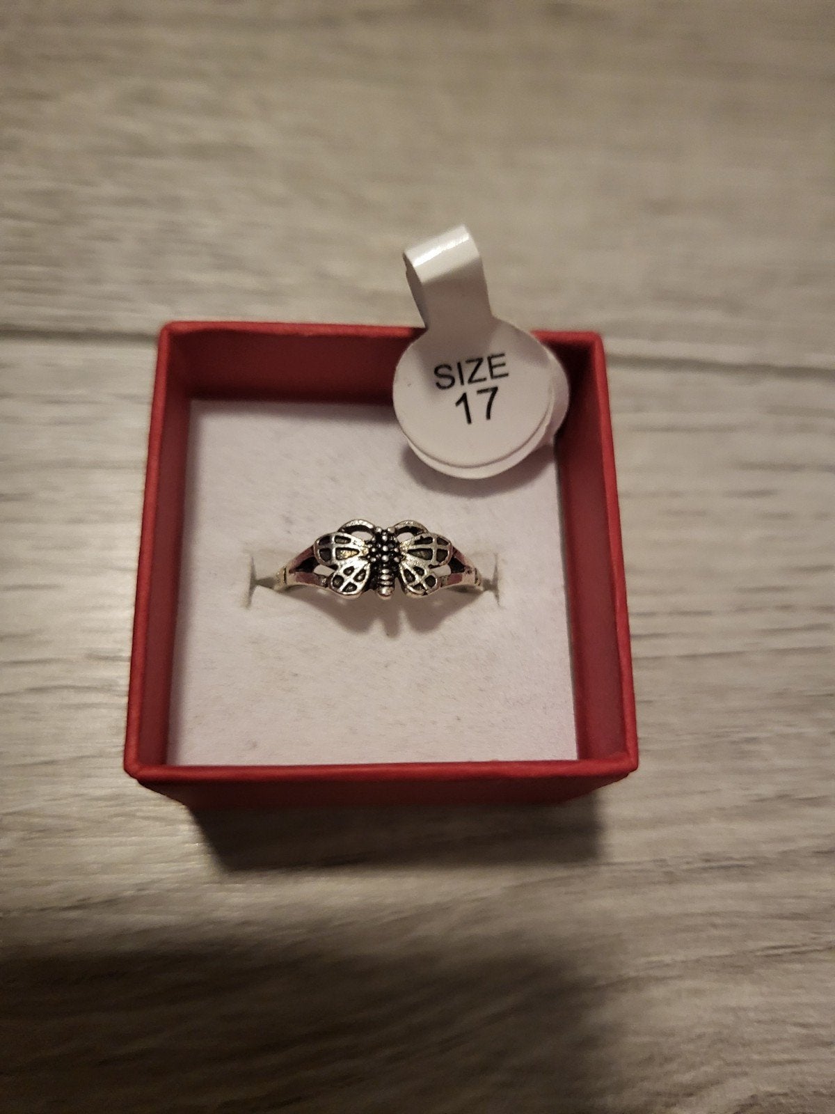 Nieuwe zilverkleurige ring met vlinder, maat 17, Nieuw, Ophalen of Verzenden, 17 tot 18, Dame