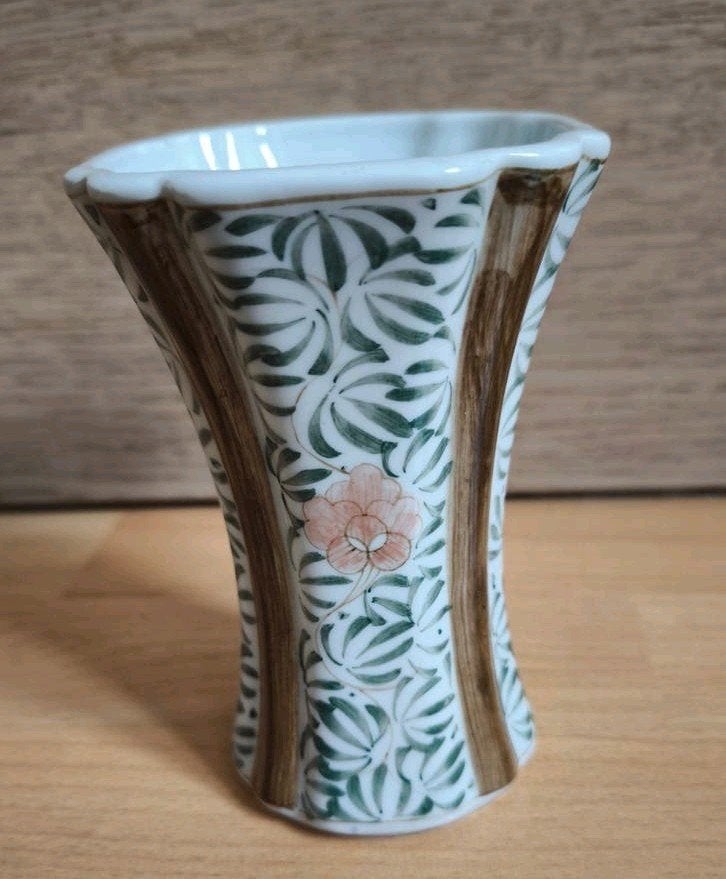 Handbeschilderde Thaise Vaas - Porselein met Bloemenmotief, Ophalen of Verzenden