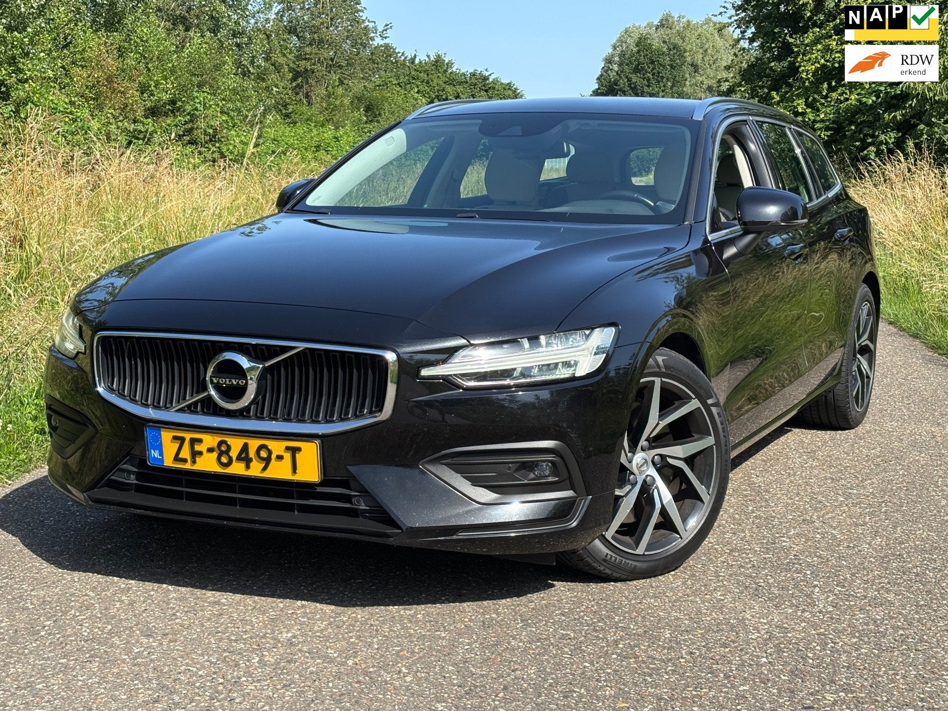 Volvo V60 2.0 T5 Momentum/Camera/Trekhaak/Pdc, Auto's, Volvo, 15 km/l, 4 cilinders, 1969 cc, Leder en Stof