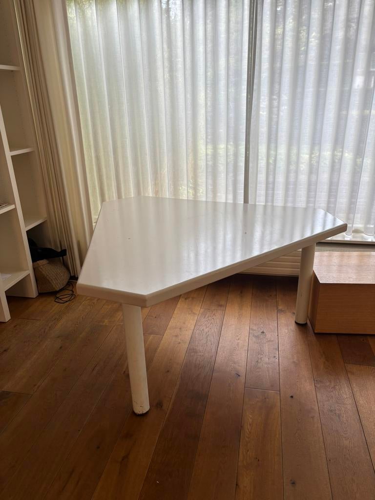 Driehoekige tafel – gratis af te halen, Ophalen, Gebruikt
