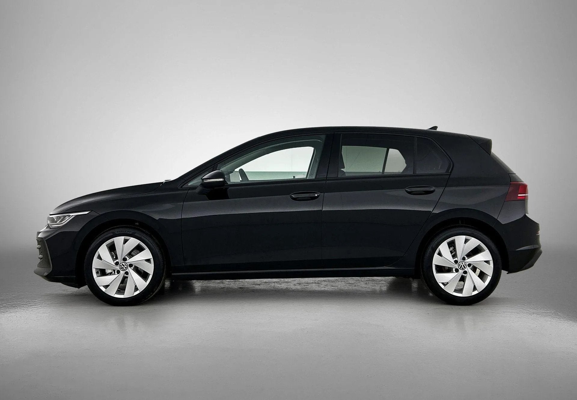 Volkswagen Golf 1.5 TSI Life Edition 116PK (bj 2025), Voorwielaandrijving, 4 cilinders, Zwart, Origineel Nederlands