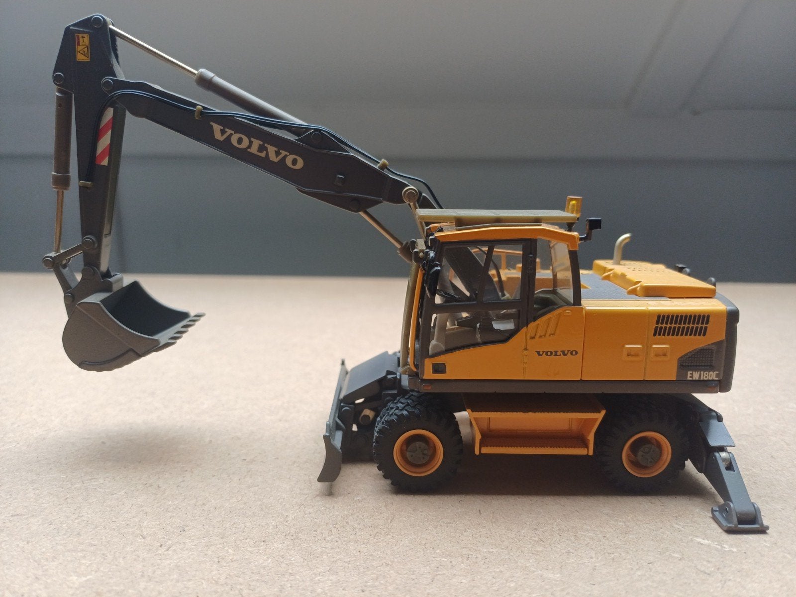 Volvo EW 180c # Mot13371 # 1:50 # Graafmachine, Ophalen of Verzenden, Gebruikt, Hijskraan, Tractor of Landbouw, Overige merken