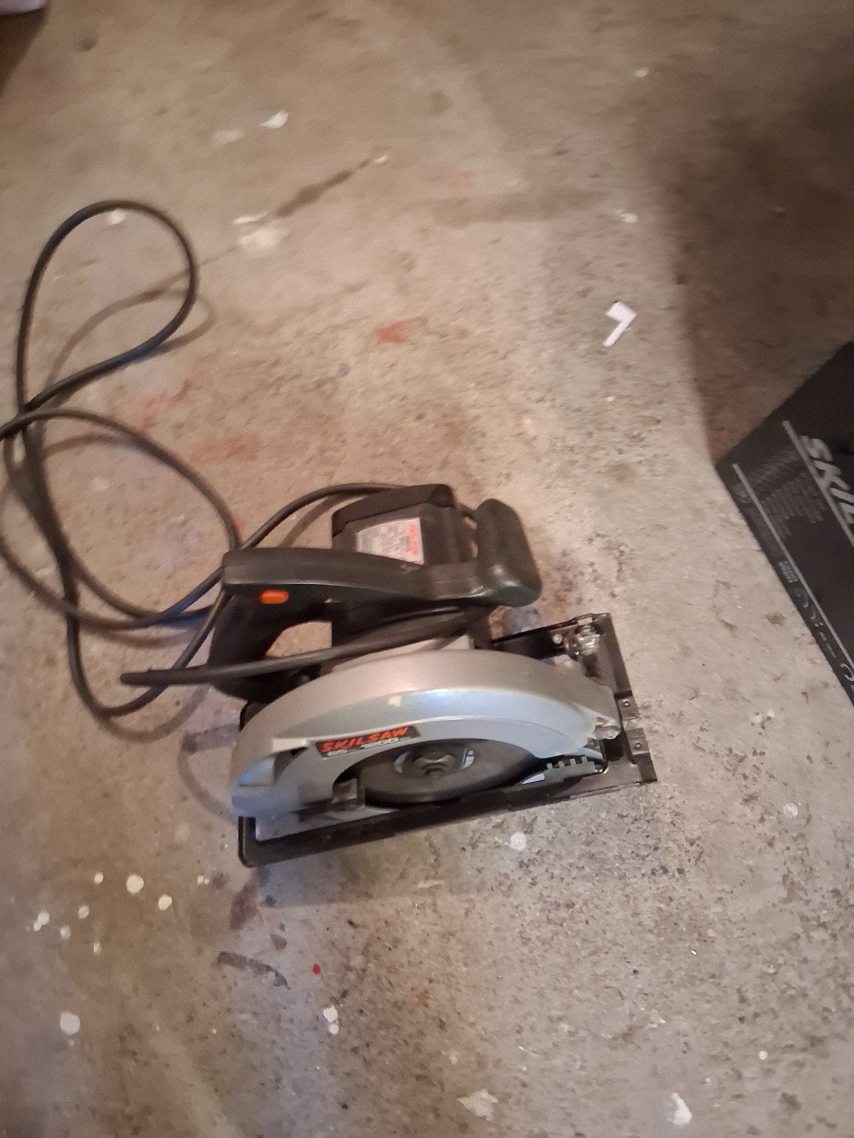 Skil Cirkelzaag met koffer en handleiding bieden, Gebruikt, Cirkelzaag, 600 tot 1200 watt, Ophalen of Verzenden