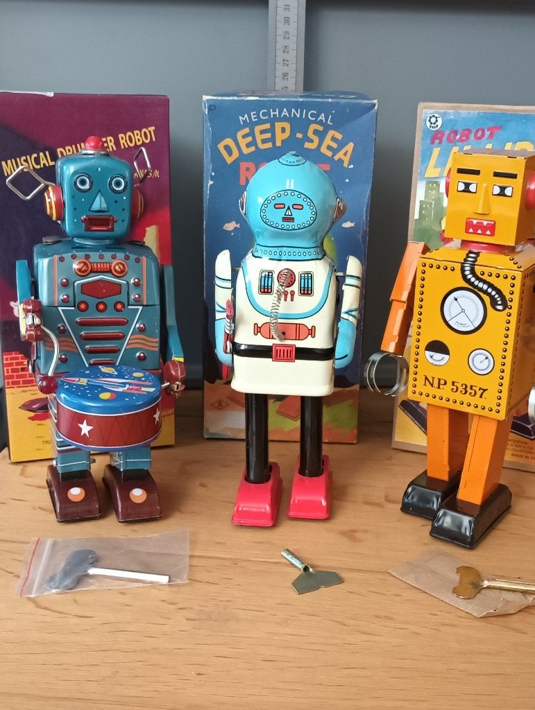 3 robots in een koop, space, universe, japan, china, Ophalen of Verzenden