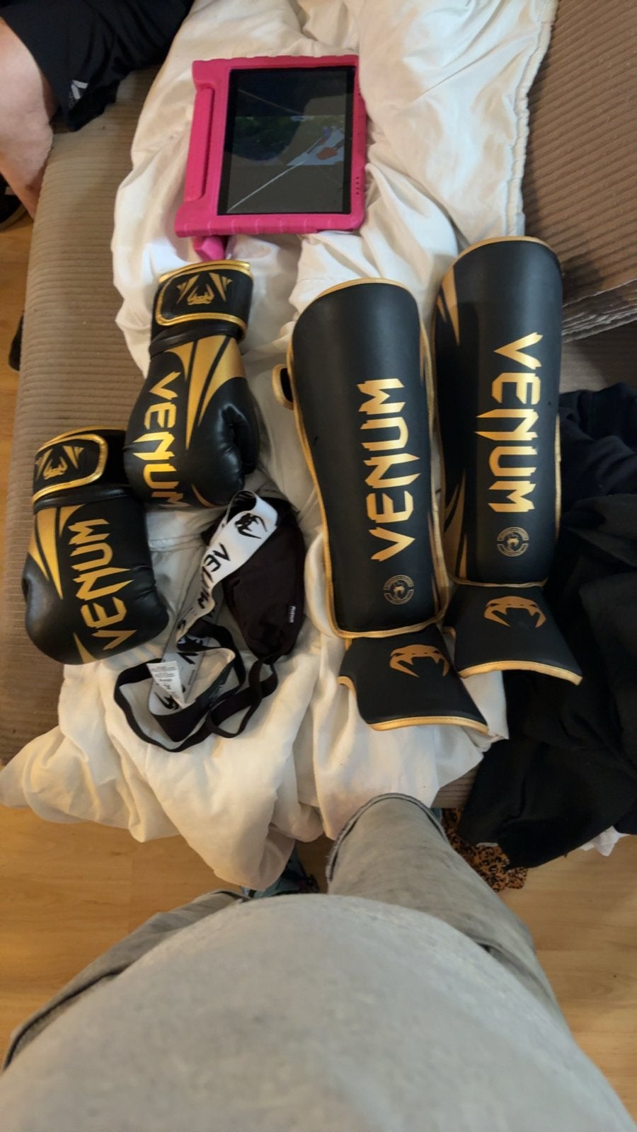Venum bokshandschoenen en scheenbeschermers, Overige, Vechtsportbescherming, Nieuw, Maat M