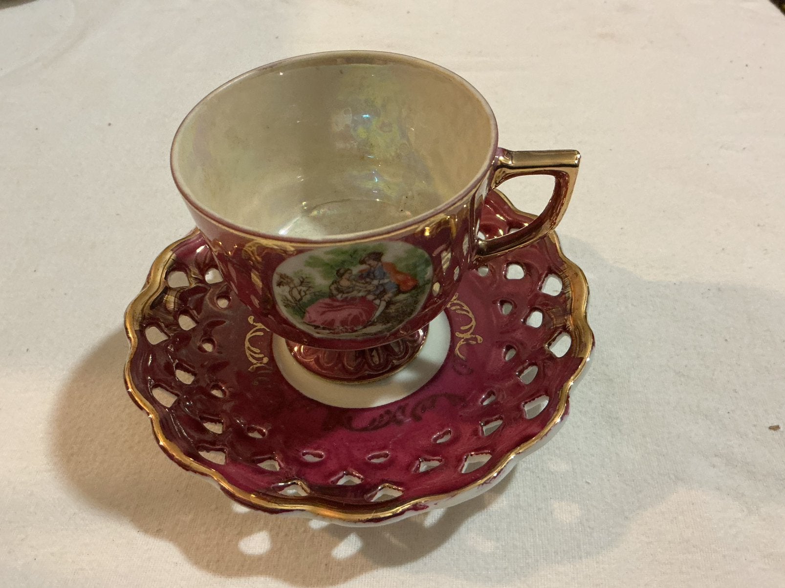 Antiek kop en schotel rood parelmoer, Ophalen of Verzenden