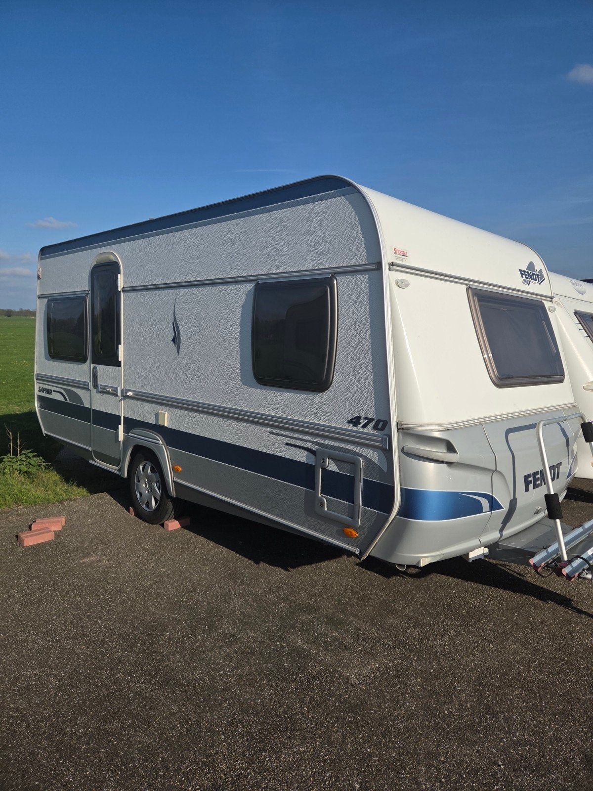 Fendt 470TFB uit 2007 met Dorema voortent en luifel, Caravans en Kamperen, Rondzit, Frans bed, Particulier, Tot en met 4