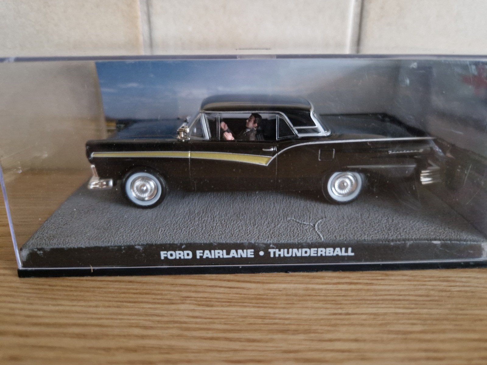 James bond Ford fairlane Thunderball, Hobby en Vrije tijd, Modelauto's | 1:43, Ophalen of Verzenden, Zo goed als nieuw, Auto, Overige merken