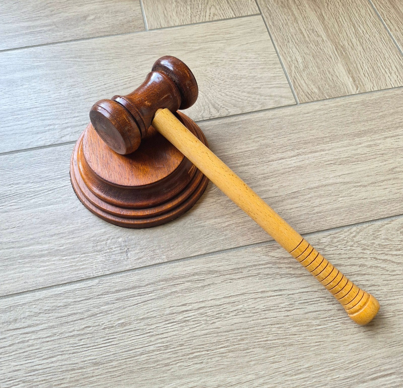 Voorzittershamer met slagplankje, Antiek en Kunst, Ophalen of Verzenden
