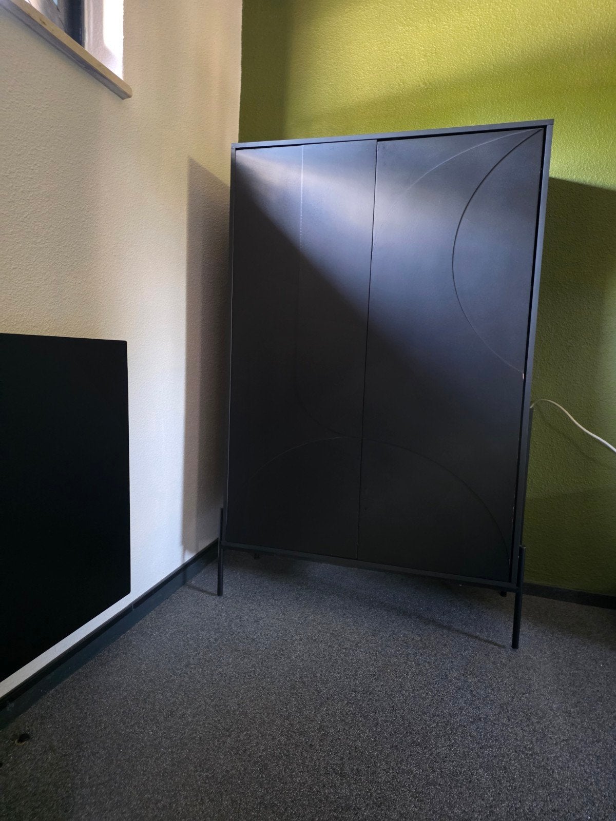 Moderne zwarte wandkast (Action Webshop), Ophalen, 25 tot 50 cm, Minder dan 150 cm, 150 tot 200 cm